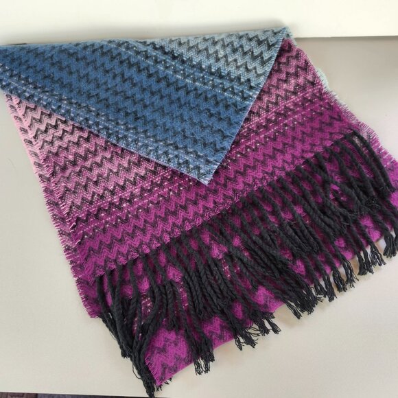 D&Y "Softer than Cashmere" Scarf Chevron Pattern w/Fringe - Picture 1 of 3